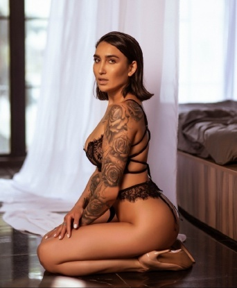 Фото и отзывы говорят сами за себя! 📸😍
Оказываю различные услуги, чтобы ты смог расслабиться и получить удовольствие. Экстаз и наслаждение в твоих руках, я готова исполнить любые твои фантазии. 💋😉
У меня есть множество возможностей, чтобы удовлетворить твои горячие желания. Обещаю, ты не пожалеешь о времени, проведенном со мной. 💫💦
Я живу в Москве, так что если ты в Москве, позвони мне и насладись моим обаянием и нежными прикосновениями. Найди свою идеальную девушку для незабываемого опыта. 💘🌃
Доверься мне и окунись в мир страсти и наслаждения. Возьми с собой желание и я сделаю все остальное. Жду тебя, мой господин. 💕🔥 Алина